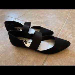 Anne Klein sport black flats. Like new!